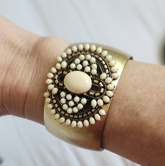Stella & Dot Havana Statement Brass Cuff  Ivory Cabochons Medallio - Picture 10 of 10